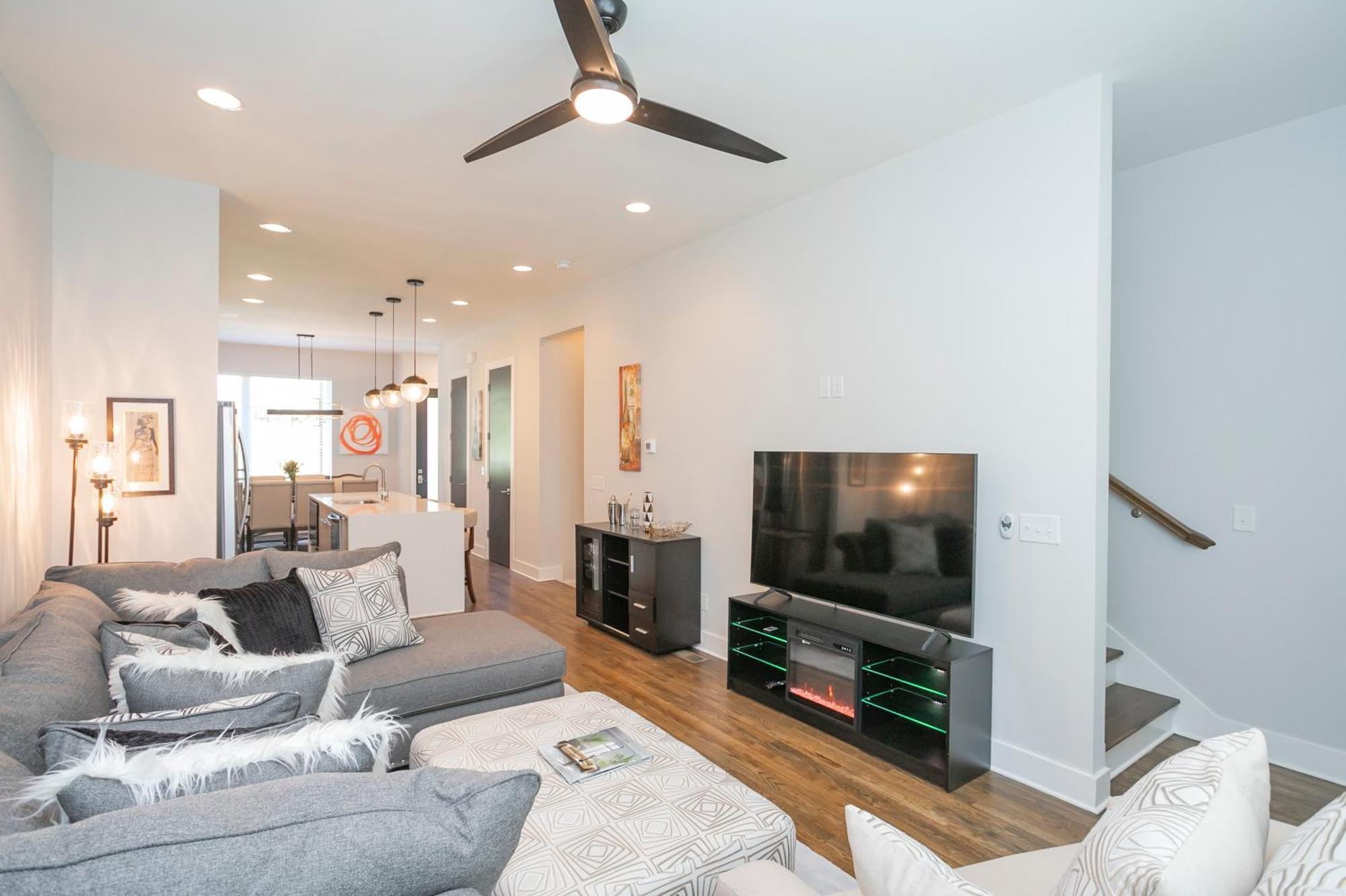 Luxury Townhome Skyline Views Mins To Dt Nashville Extérieur photo