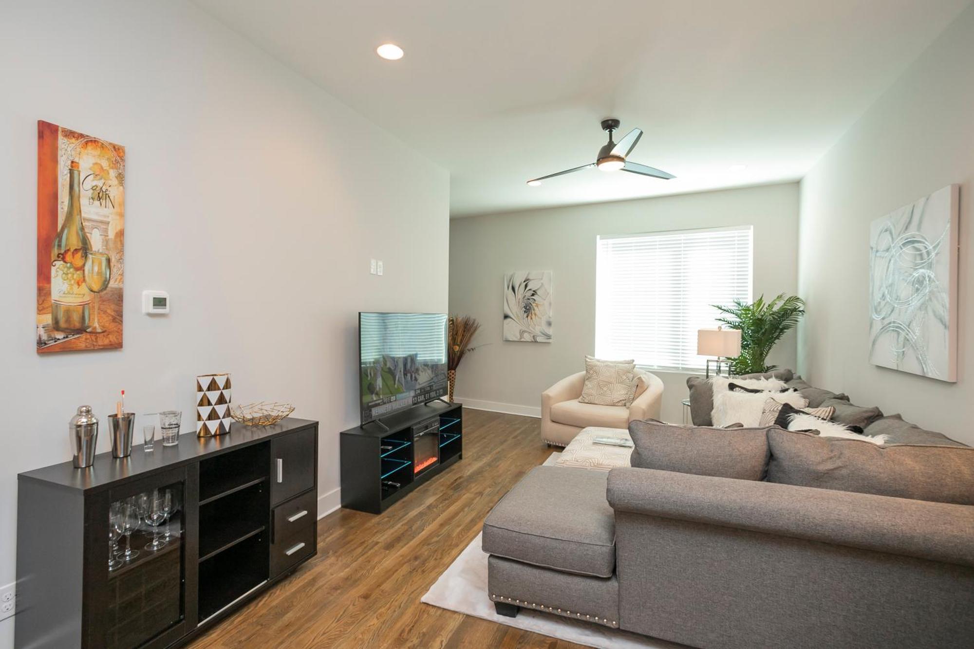 Luxury Townhome Skyline Views Mins To Dt Nashville Extérieur photo