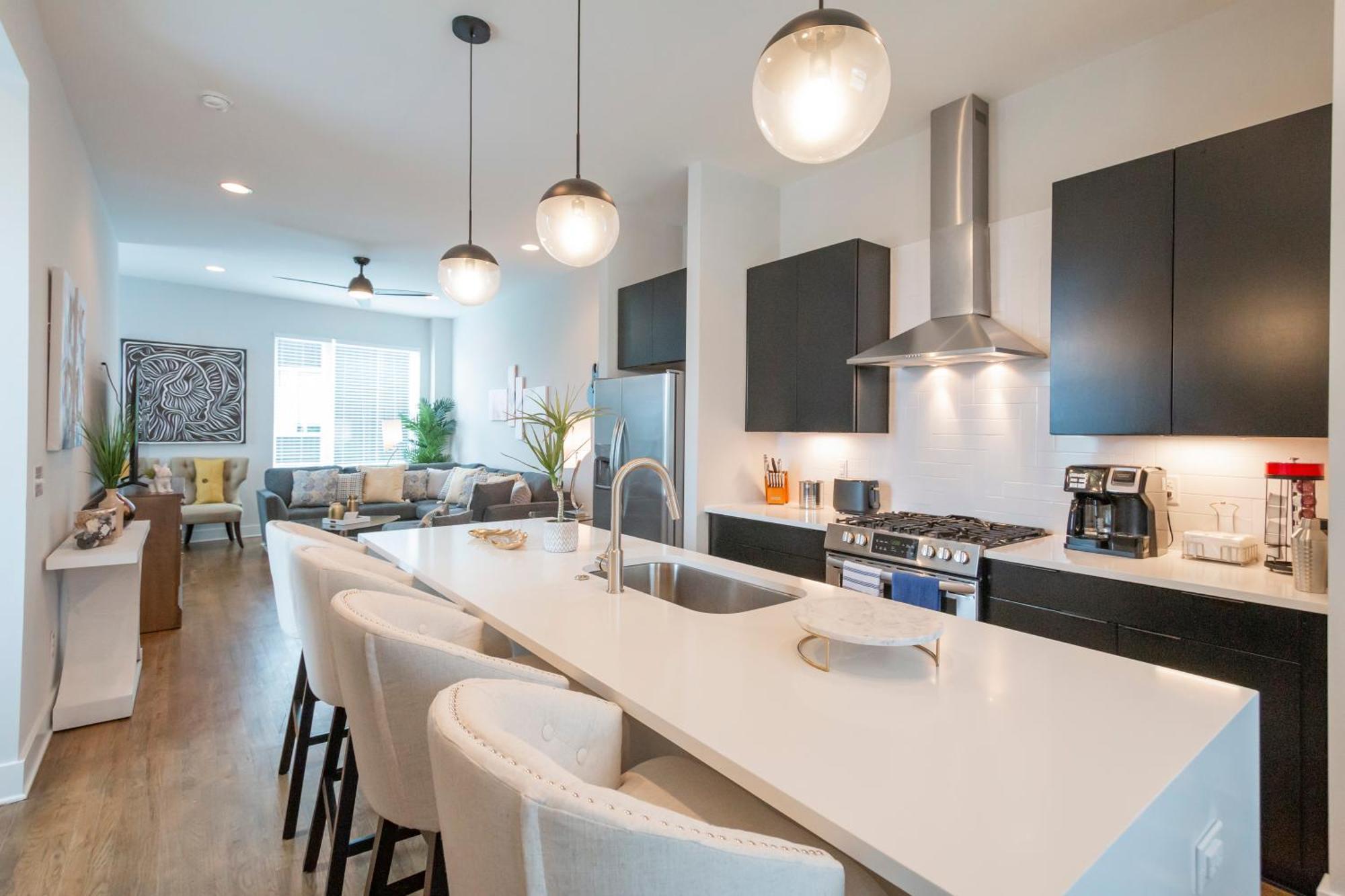 Luxury Townhome Skyline Views Mins To Dt Nashville Extérieur photo