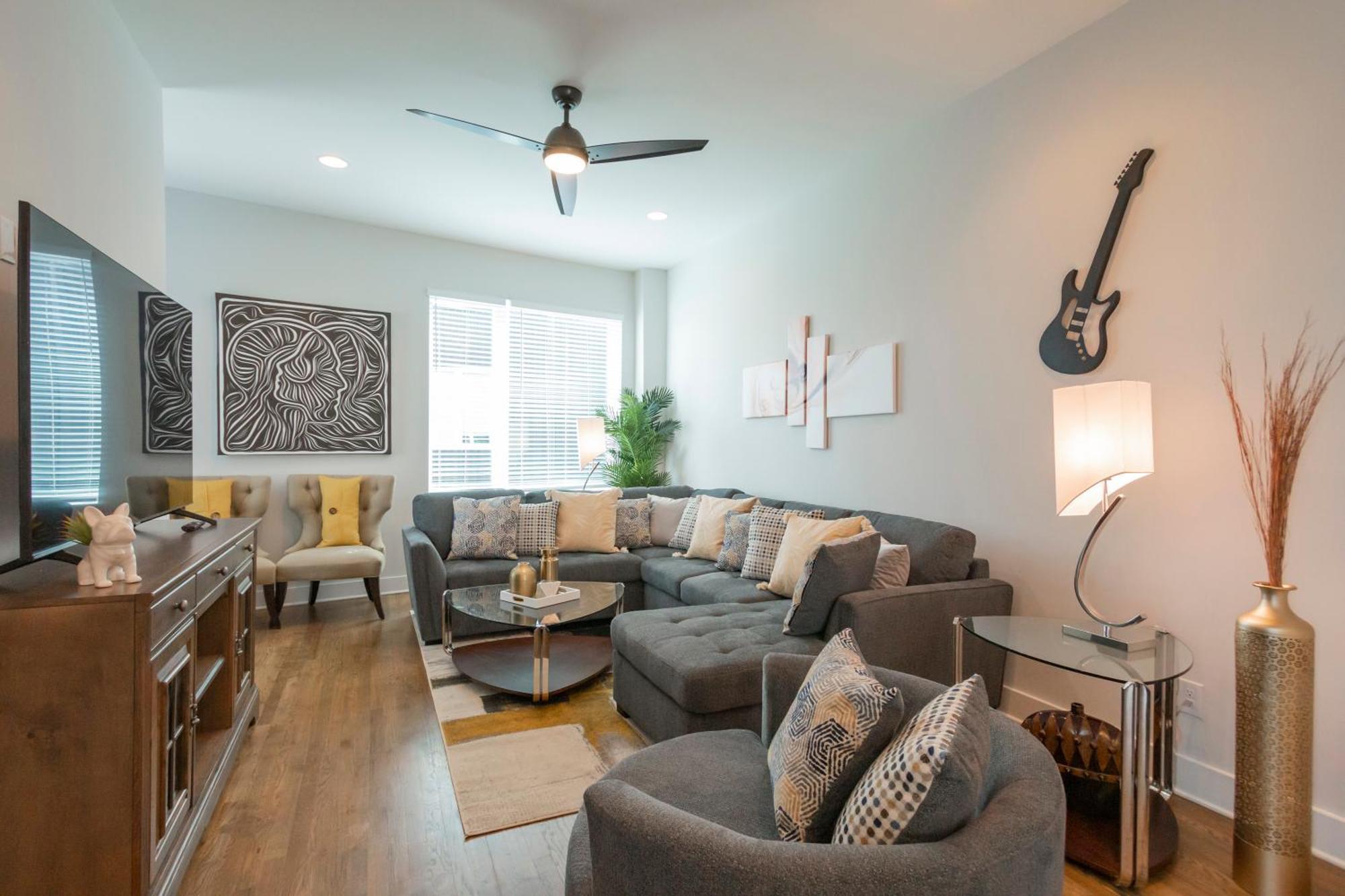 Luxury Townhome Skyline Views Mins To Dt Nashville Extérieur photo